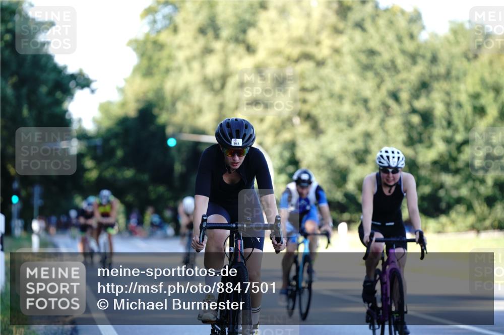07.09.2025 - 19. Norderstedt Triathlon Michael Burmester http://msf.ph/oto/8847501 07.09.2025 16:15:55 Radfahren 941, 1088, 1409, 1427, 1564 meine-sportfotos.de