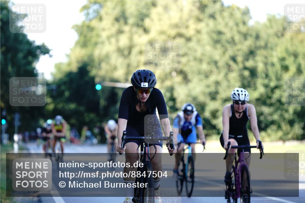 07.09.2025 - 19. Norderstedt Triathlon Michael Burmester http://msf.ph/oto/8847504 07.09.2025 16:15:55 Radfahren 941, 1088, 1409, 1427, 1564 meine-sportfotos.de