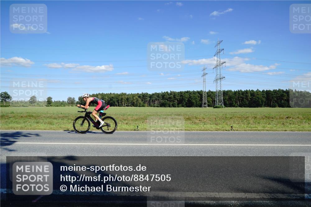 07.09.2025 - 19. Norderstedt Triathlon Michael Burmester http://msf.ph/oto/8847505 07.09.2025 15:26:06 Radfahren 1476 meine-sportfotos.de
