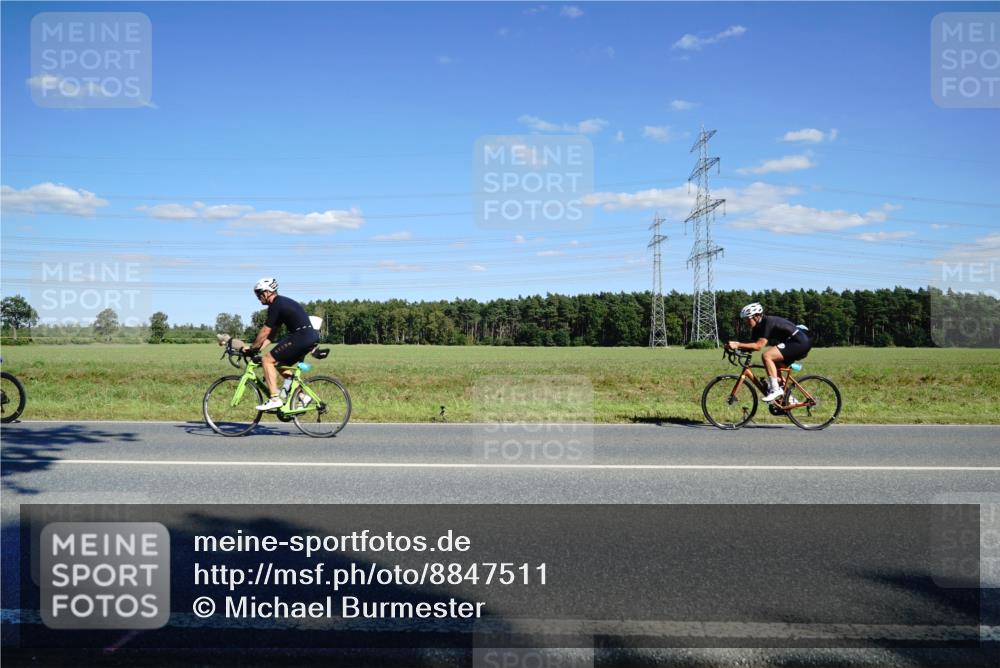 07.09.2025 - 19. Norderstedt Triathlon Michael Burmester http://msf.ph/oto/8847511 07.09.2025 15:26:11 Radfahren 1454, 1476 meine-sportfotos.de