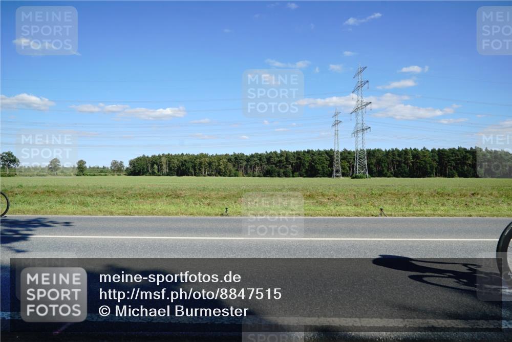07.09.2025 - 19. Norderstedt Triathlon Michael Burmester http://msf.ph/oto/8847515 07.09.2025 15:26:12 Radfahren 918, 1454, 1476 meine-sportfotos.de