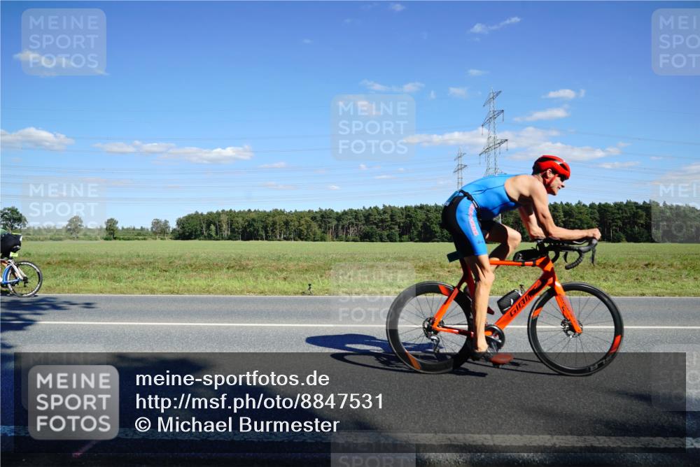 07.09.2025 - 19. Norderstedt Triathlon Michael Burmester http://msf.ph/oto/8847531 07.09.2025 15:26:16 Radfahren 918, 1454, 1529 meine-sportfotos.de