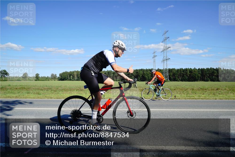 07.09.2025 - 19. Norderstedt Triathlon Michael Burmester http://msf.ph/oto/8847534 07.09.2025 15:26:23 Radfahren 1400, 1405 meine-sportfotos.de
