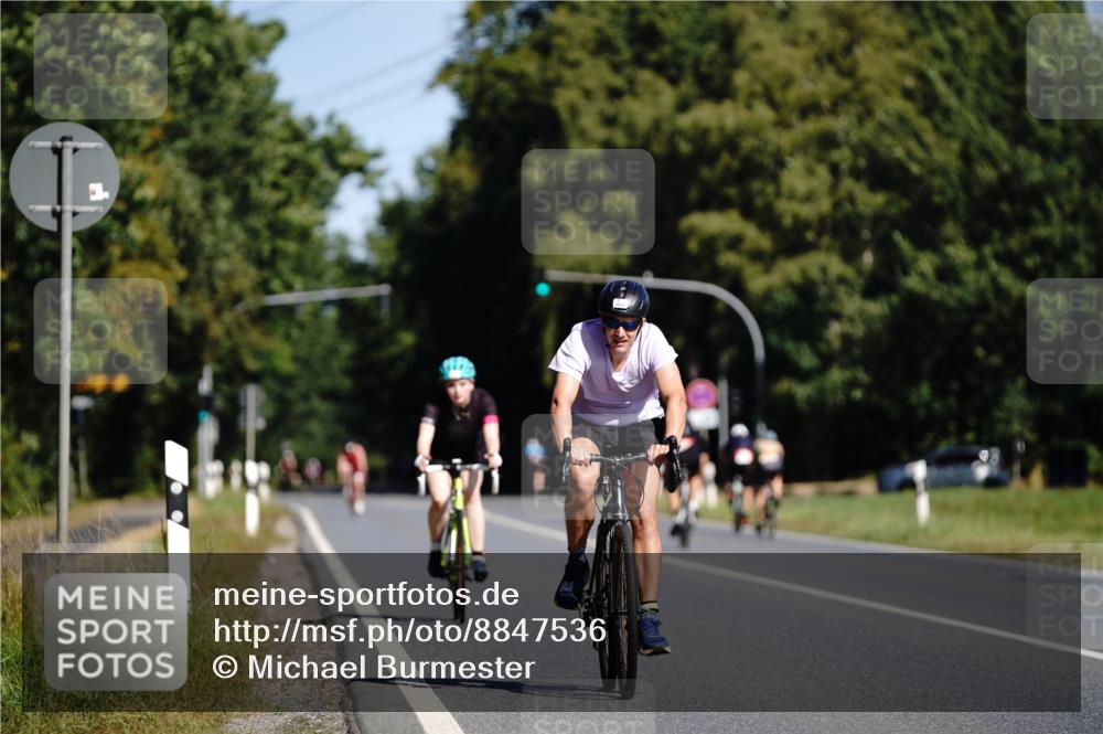 07.09.2025 - 19. Norderstedt Triathlon Michael Burmester http://msf.ph/oto/8847536 07.09.2025 11:28:28 Radfahren 1274 meine-sportfotos.de