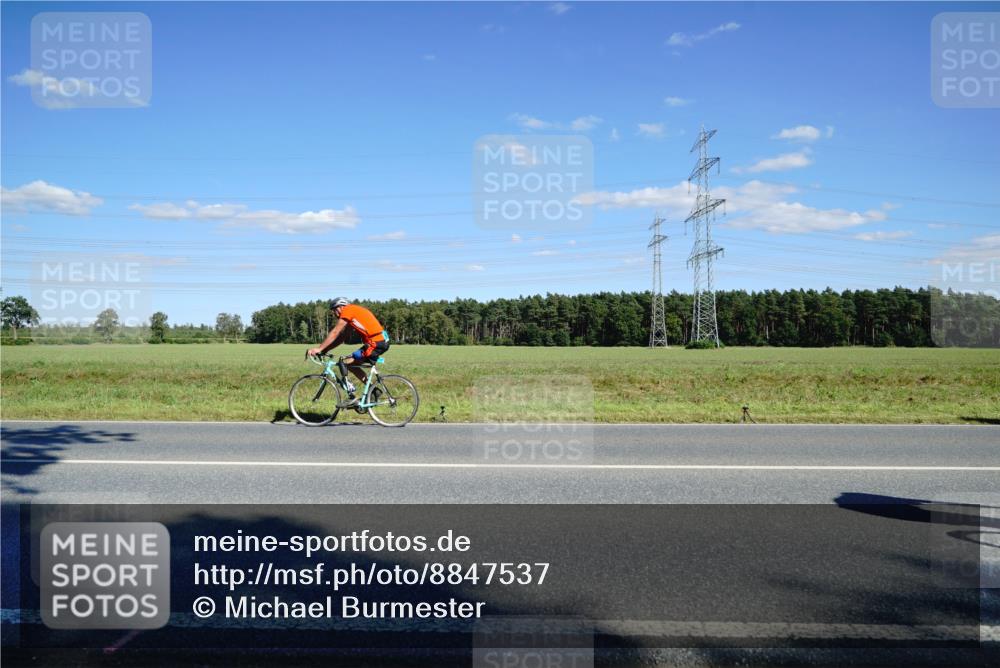 07.09.2025 - 19. Norderstedt Triathlon Michael Burmester http://msf.ph/oto/8847537 07.09.2025 15:26:23 Radfahren 1400, 1405 meine-sportfotos.de