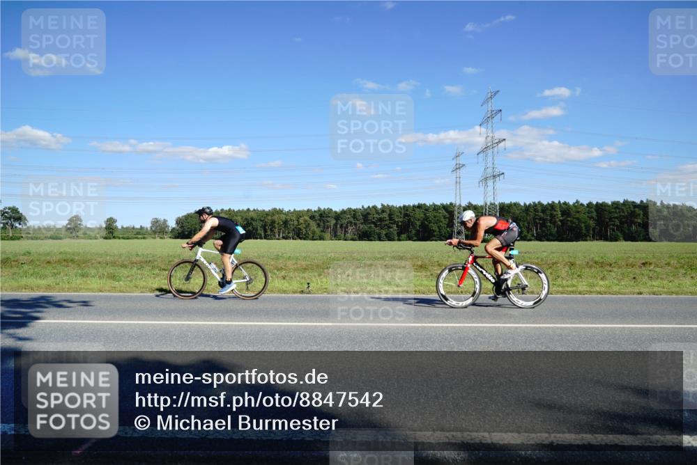07.09.2025 - 19. Norderstedt Triathlon Michael Burmester http://msf.ph/oto/8847542 07.09.2025 15:26:25 Radfahren 1400, 1405, 1442 meine-sportfotos.de