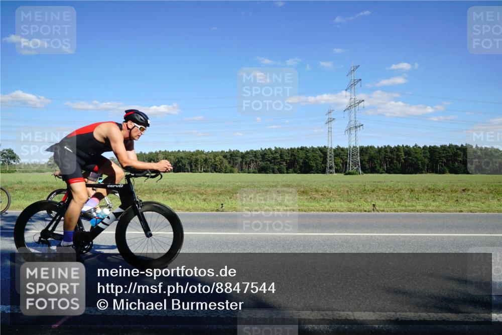 07.09.2025 - 19. Norderstedt Triathlon Michael Burmester http://msf.ph/oto/8847544 07.09.2025 15:26:25 Radfahren 1400, 1405, 1442 meine-sportfotos.de