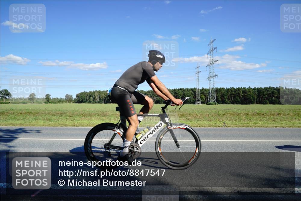 07.09.2025 - 19. Norderstedt Triathlon Michael Burmester http://msf.ph/oto/8847547 07.09.2025 15:26:26 Radfahren 1400, 1405, 1442 meine-sportfotos.de