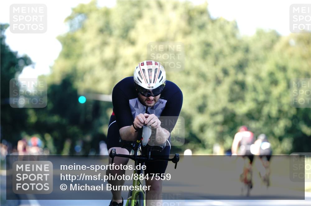 07.09.2025 - 19. Norderstedt Triathlon Michael Burmester http://msf.ph/oto/8847559 07.09.2025 16:16:06 Radfahren 1618 meine-sportfotos.de
