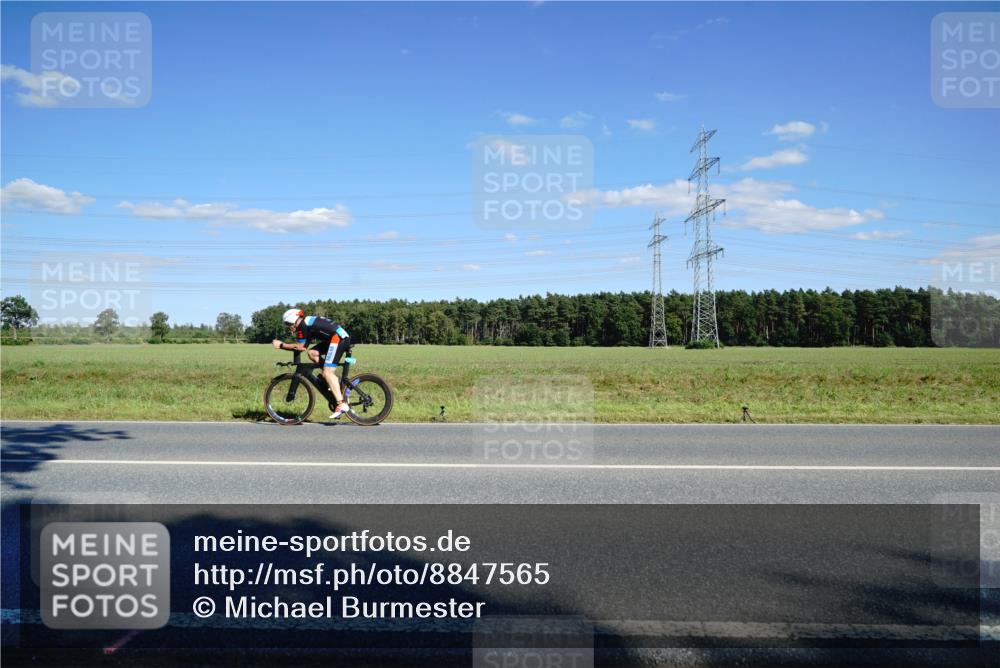 07.09.2025 - 19. Norderstedt Triathlon Michael Burmester http://msf.ph/oto/8847565 07.09.2025 15:26:42 Radfahren 450, 1488 meine-sportfotos.de