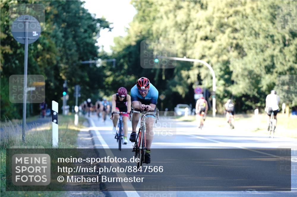 07.09.2025 - 19. Norderstedt Triathlon Michael Burmester http://msf.ph/oto/8847566 07.09.2025 16:16:10 Radfahren 1631 meine-sportfotos.de