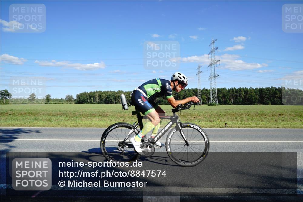 07.09.2025 - 19. Norderstedt Triathlon Michael Burmester http://msf.ph/oto/8847574 07.09.2025 15:26:48 Radfahren 450, 476, 1481, 1497 meine-sportfotos.de