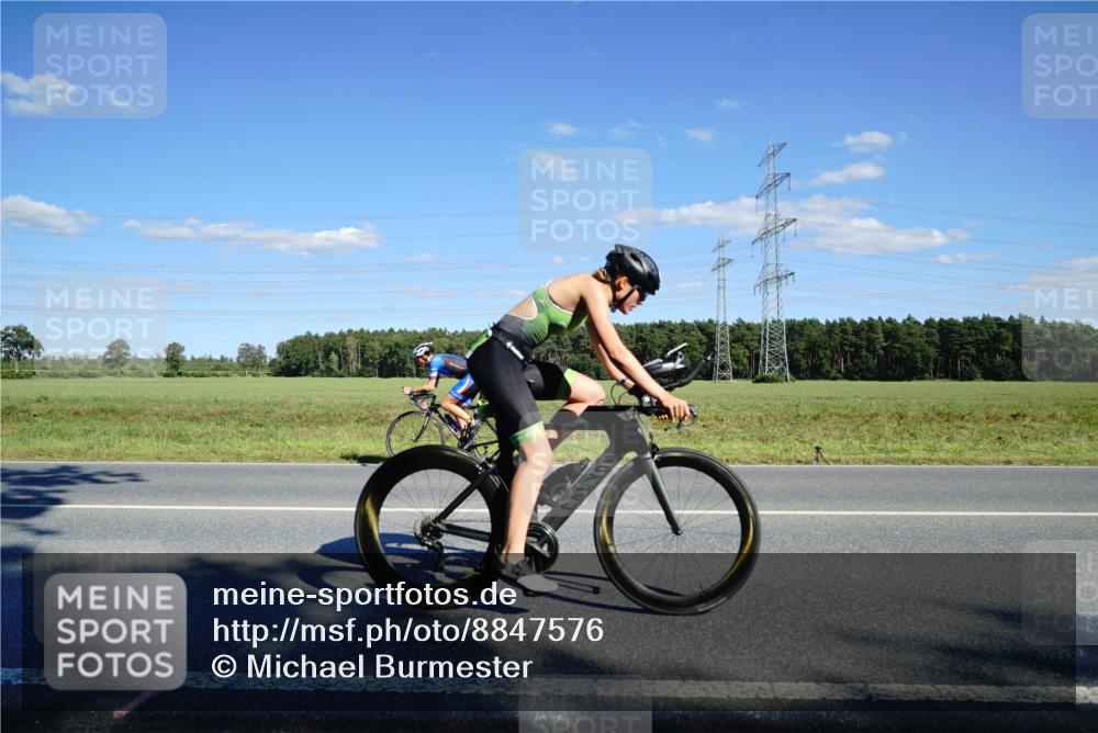 07.09.2025 - 19. Norderstedt Triathlon Michael Burmester http://msf.ph/oto/8847576 07.09.2025 15:26:50 Radfahren 476, 1481 meine-sportfotos.de