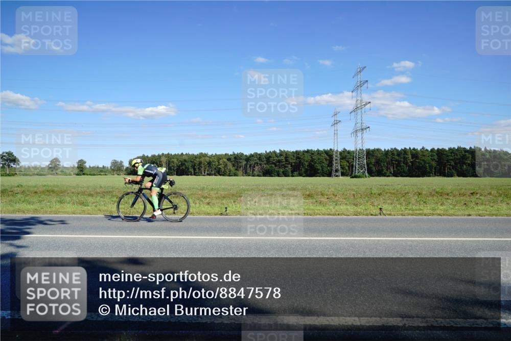 07.09.2025 - 19. Norderstedt Triathlon Michael Burmester http://msf.ph/oto/8847578 07.09.2025 15:26:52 Radfahren 380, 446, 476, 1481 meine-sportfotos.de