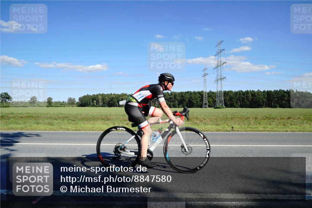 07.09.2025 - 19. Norderstedt Triathlon Michael Burmester http://msf.ph/oto/8847580 07.09.2025 15:26:53 Radfahren 380, 446, 476 meine-sportfotos.de