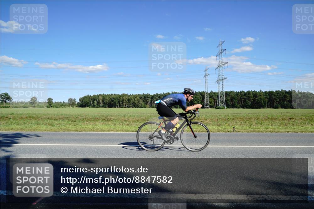 07.09.2025 - 19. Norderstedt Triathlon Michael Burmester http://msf.ph/oto/8847582 07.09.2025 15:26:54 Radfahren 380, 446, 476 meine-sportfotos.de