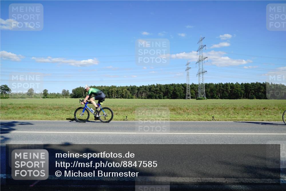 07.09.2025 - 19. Norderstedt Triathlon Michael Burmester http://msf.ph/oto/8847585 07.09.2025 15:26:55 Radfahren 380, 446 meine-sportfotos.de