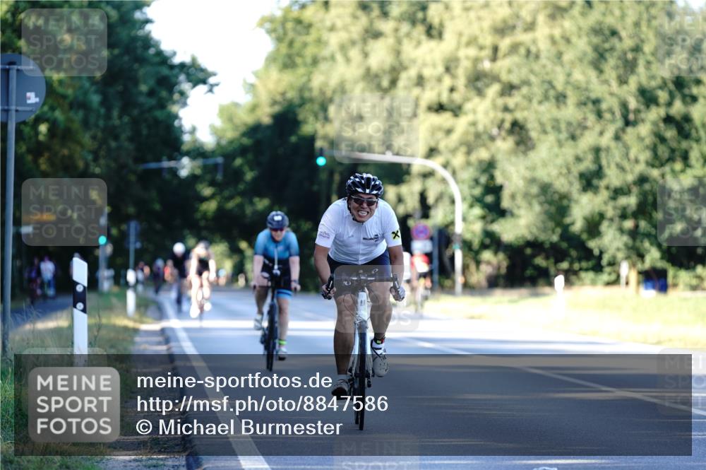07.09.2025 - 19. Norderstedt Triathlon Michael Burmester http://msf.ph/oto/8847586 07.09.2025 16:16:17 Radfahren 955, 1058 meine-sportfotos.de