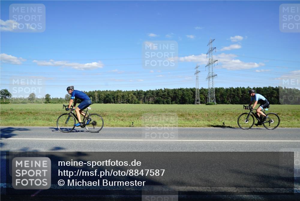 07.09.2025 - 19. Norderstedt Triathlon Michael Burmester http://msf.ph/oto/8847587 07.09.2025 15:26:56 Radfahren 380, 446 meine-sportfotos.de