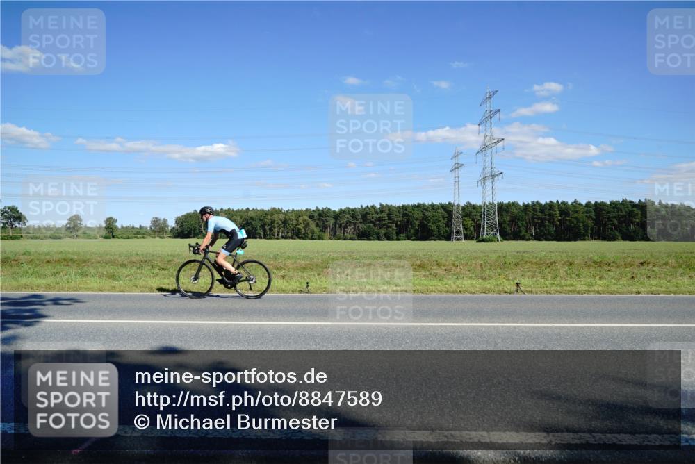 07.09.2025 - 19. Norderstedt Triathlon Michael Burmester http://msf.ph/oto/8847589 07.09.2025 15:26:57 Radfahren 380, 446 meine-sportfotos.de