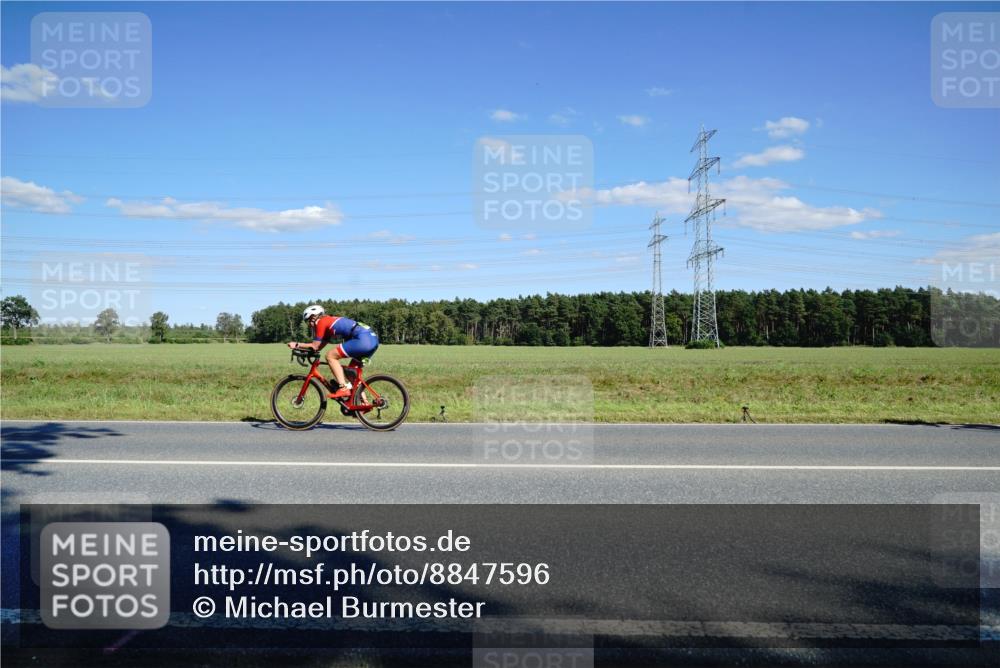 07.09.2025 - 19. Norderstedt Triathlon Michael Burmester http://msf.ph/oto/8847596 07.09.2025 15:27:01 Radfahren  meine-sportfotos.de