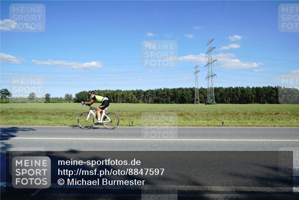 07.09.2025 - 19. Norderstedt Triathlon Michael Burmester http://msf.ph/oto/8847597 07.09.2025 15:27:02 Radfahren 444 meine-sportfotos.de