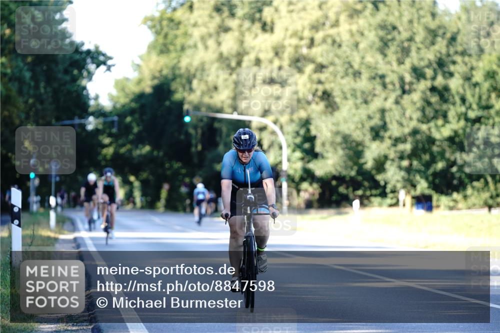 07.09.2025 - 19. Norderstedt Triathlon Michael Burmester http://msf.ph/oto/8847598 07.09.2025 16:16:19 Radfahren 955, 1103 meine-sportfotos.de