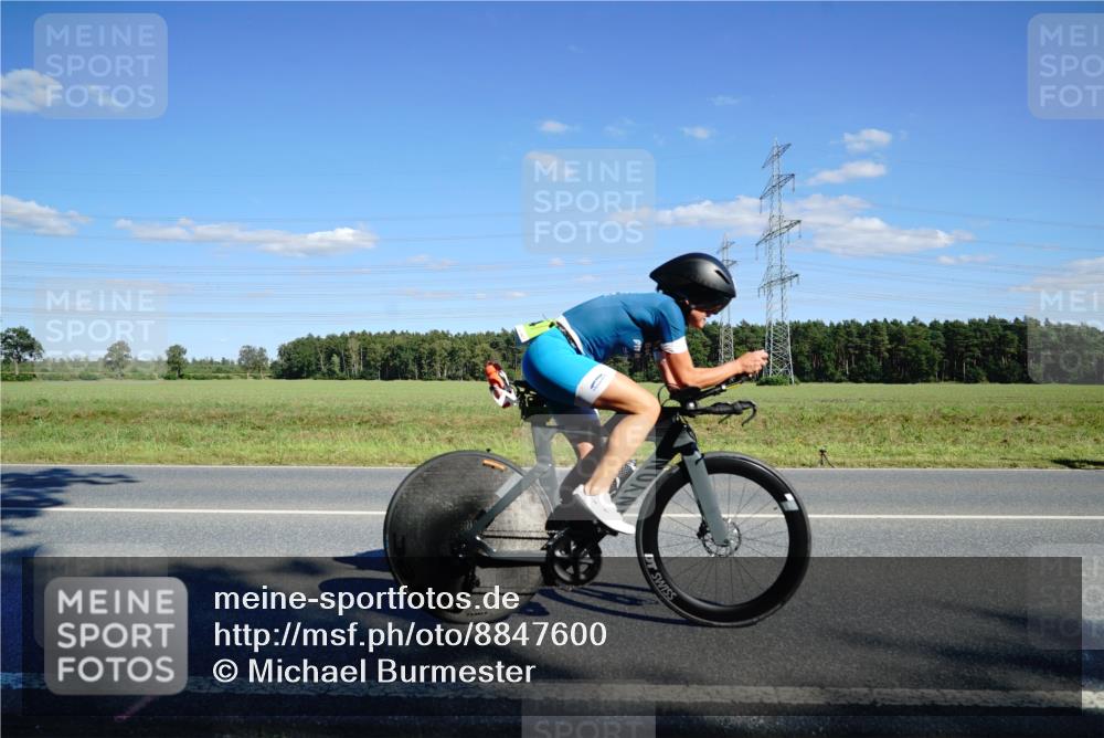 07.09.2025 - 19. Norderstedt Triathlon Michael Burmester http://msf.ph/oto/8847600 07.09.2025 15:27:04 Radfahren 444, 927 meine-sportfotos.de