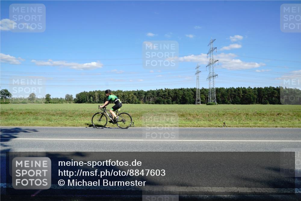 07.09.2025 - 19. Norderstedt Triathlon Michael Burmester http://msf.ph/oto/8847603 07.09.2025 15:27:05 Radfahren 444, 927 meine-sportfotos.de