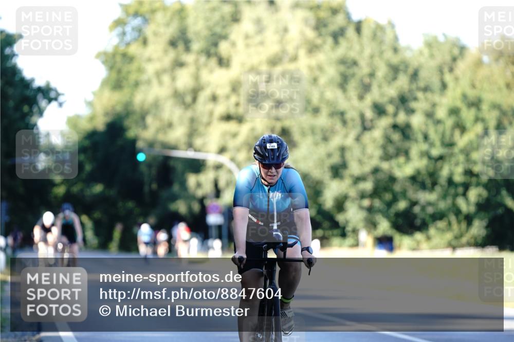 07.09.2025 - 19. Norderstedt Triathlon Michael Burmester http://msf.ph/oto/8847604 07.09.2025 16:16:20 Radfahren 955, 1103 meine-sportfotos.de