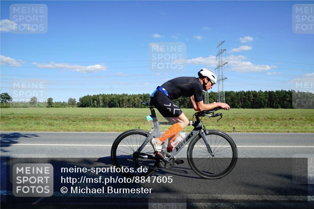 07.09.2025 - 19. Norderstedt Triathlon Michael Burmester http://msf.ph/oto/8847605 07.09.2025 15:27:06 Radfahren 444, 927 meine-sportfotos.de