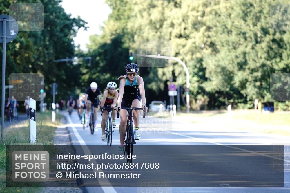 07.09.2025 - 19. Norderstedt Triathlon Michael Burmester http://msf.ph/oto/8847608 07.09.2025 16:16:23 Radfahren 1063, 1089, 1103 meine-sportfotos.de