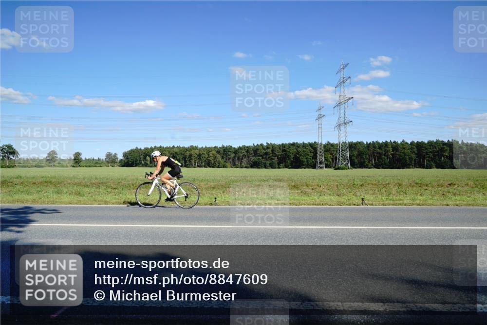 07.09.2025 - 19. Norderstedt Triathlon Michael Burmester http://msf.ph/oto/8847609 07.09.2025 15:27:14 Radfahren 1415 meine-sportfotos.de