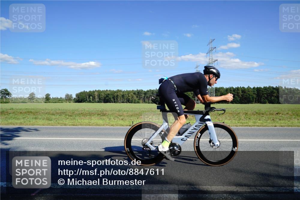 07.09.2025 - 19. Norderstedt Triathlon Michael Burmester http://msf.ph/oto/8847611 07.09.2025 15:27:16 Radfahren 1415 meine-sportfotos.de