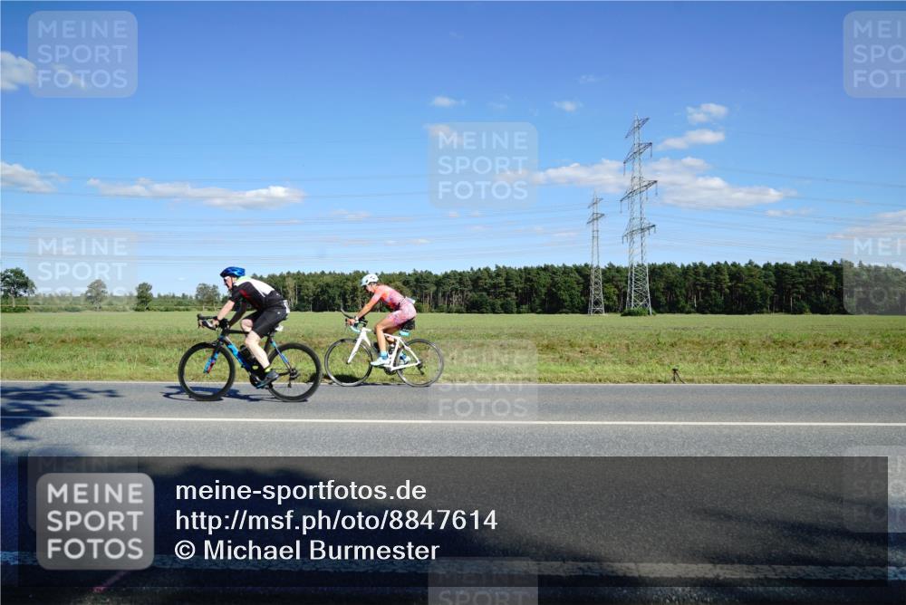 07.09.2025 - 19. Norderstedt Triathlon Michael Burmester http://msf.ph/oto/8847614 07.09.2025 15:27:18 Radfahren 1415 meine-sportfotos.de