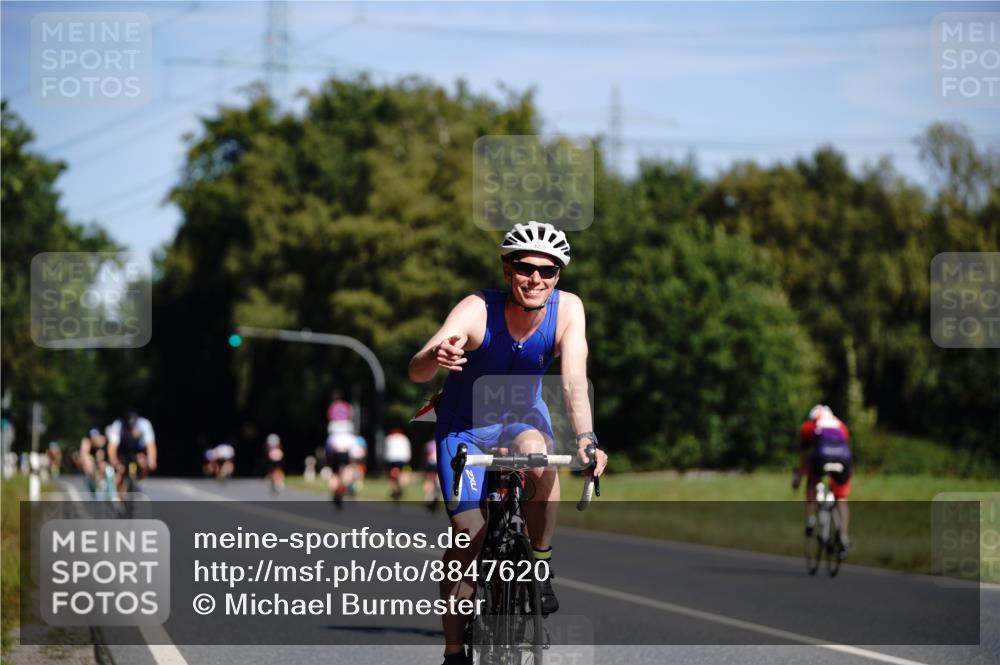 07.09.2025 - 19. Norderstedt Triathlon Michael Burmester http://msf.ph/oto/8847620 07.09.2025 11:29:24 Radfahren 819, 1196, 1228 meine-sportfotos.de