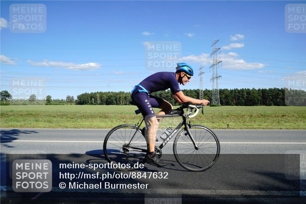 07.09.2025 - 19. Norderstedt Triathlon Michael Burmester http://msf.ph/oto/8847632 07.09.2025 15:27:31 Radfahren 379, 886, 890, 909, 1403 meine-sportfotos.de