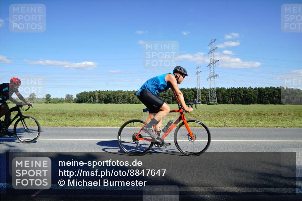 07.09.2025 - 19. Norderstedt Triathlon Michael Burmester http://msf.ph/oto/8847647 07.09.2025 15:27:49 Radfahren 409, 882, 924, 1422, 1547 meine-sportfotos.de