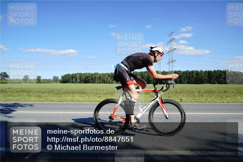 07.09.2025 - 19. Norderstedt Triathlon Michael Burmester http://msf.ph/oto/8847651 07.09.2025 15:27:52 Radfahren 409, 882, 885, 924, 1547 meine-sportfotos.de