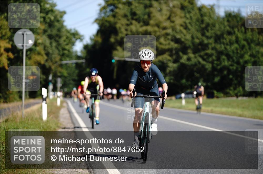 07.09.2025 - 19. Norderstedt Triathlon Michael Burmester http://msf.ph/oto/8847652 07.09.2025 11:29:30 Radfahren 185, 784, 1227 meine-sportfotos.de