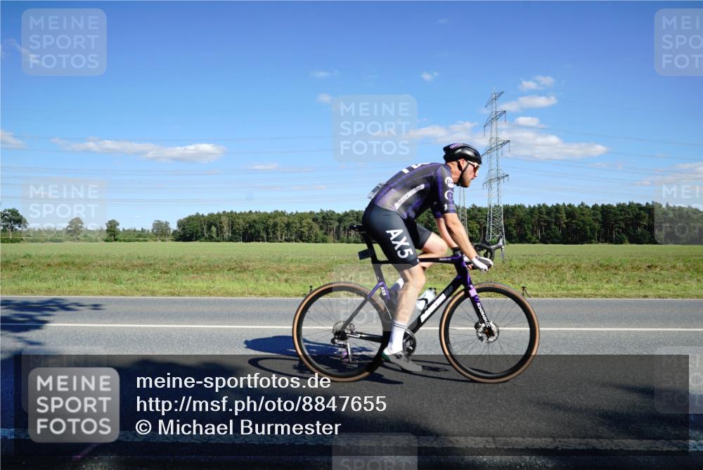 07.09.2025 - 19. Norderstedt Triathlon Michael Burmester http://msf.ph/oto/8847655 07.09.2025 15:27:58 Radfahren 938, 1443, 1503 meine-sportfotos.de