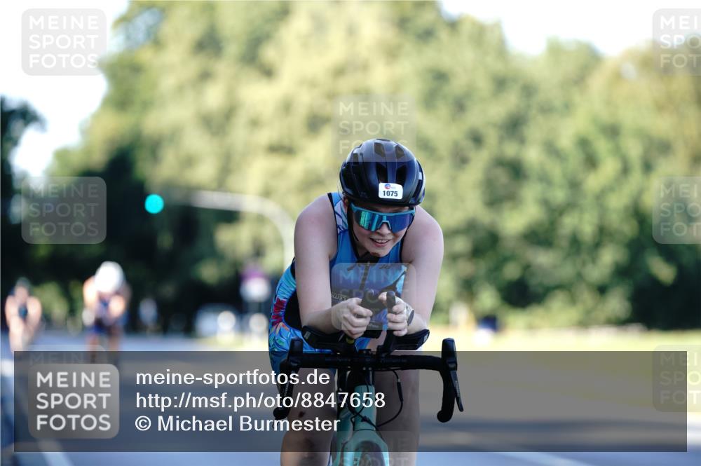 07.09.2025 - 19. Norderstedt Triathlon Michael Burmester http://msf.ph/oto/8847658 07.09.2025 16:16:29 Radfahren 372, 1063, 1075, 1455 meine-sportfotos.de