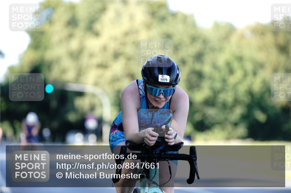 07.09.2025 - 19. Norderstedt Triathlon Michael Burmester http://msf.ph/oto/8847661 07.09.2025 16:16:29 Radfahren 372, 1063, 1075, 1455 meine-sportfotos.de
