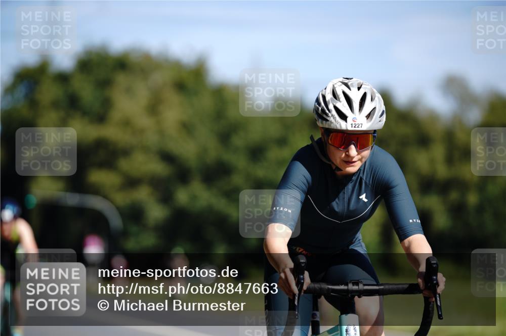 07.09.2025 - 19. Norderstedt Triathlon Michael Burmester http://msf.ph/oto/8847663 07.09.2025 11:29:31 Radfahren 185, 784, 1227 meine-sportfotos.de