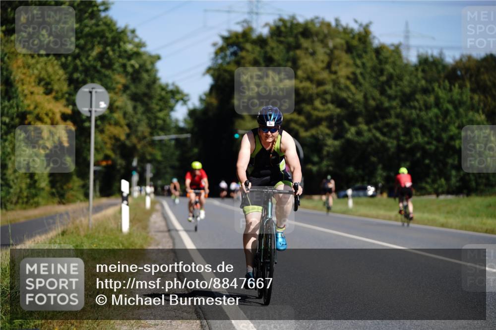 07.09.2025 - 19. Norderstedt Triathlon Michael Burmester http://msf.ph/oto/8847667 07.09.2025 11:29:32 Radfahren 185, 784, 1227 meine-sportfotos.de