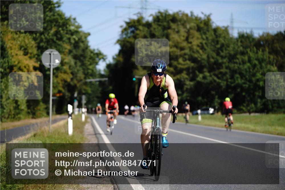 07.09.2025 - 19. Norderstedt Triathlon Michael Burmester http://msf.ph/oto/8847671 07.09.2025 11:29:32 Radfahren 185, 784, 1227 meine-sportfotos.de