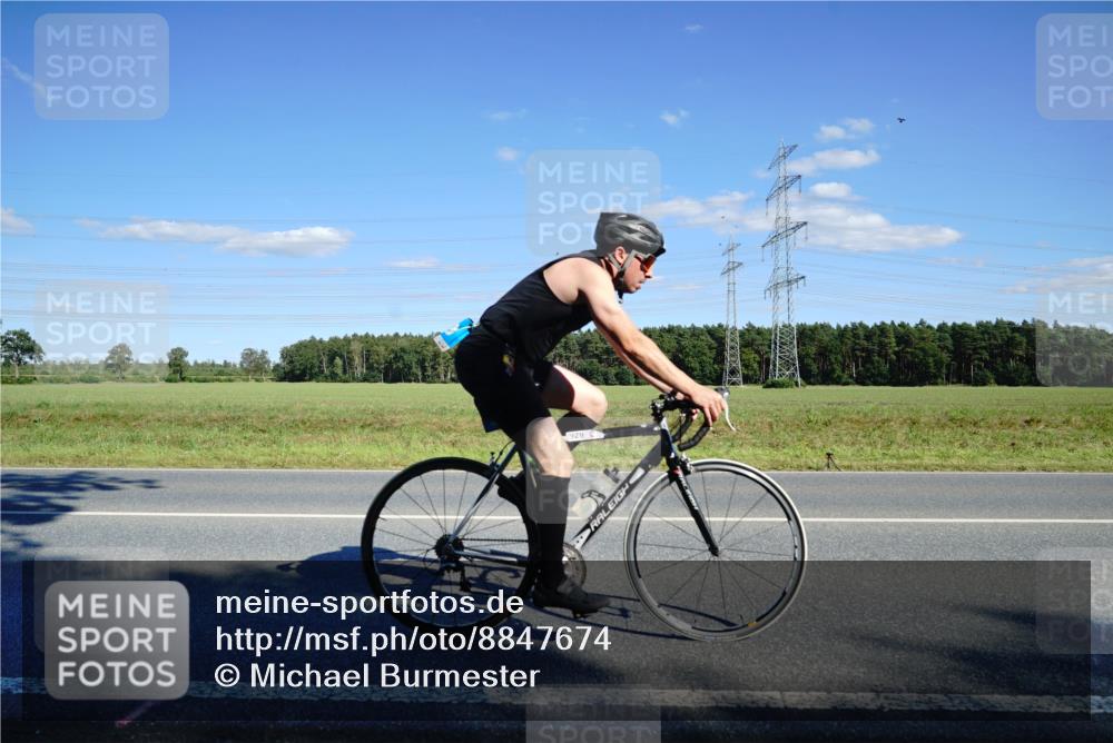 07.09.2025 - 19. Norderstedt Triathlon Michael Burmester http://msf.ph/oto/8847674 07.09.2025 15:28:08 Radfahren 418, 929, 952, 1455, 1464 meine-sportfotos.de