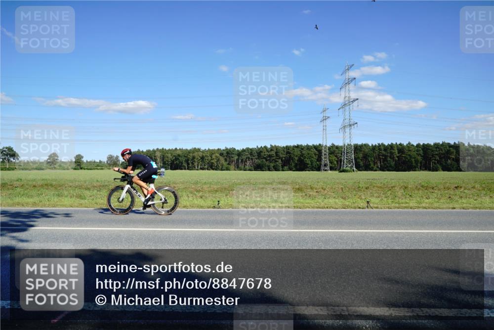 07.09.2025 - 19. Norderstedt Triathlon Michael Burmester http://msf.ph/oto/8847678 07.09.2025 15:28:11 Radfahren 929, 952 meine-sportfotos.de