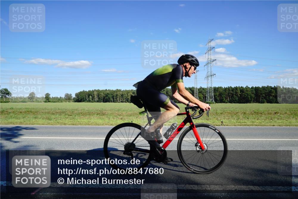 07.09.2025 - 19. Norderstedt Triathlon Michael Burmester http://msf.ph/oto/8847680 07.09.2025 15:28:24 Radfahren 1483 meine-sportfotos.de