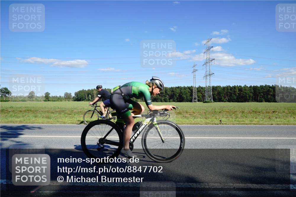 07.09.2025 - 19. Norderstedt Triathlon Michael Burmester http://msf.ph/oto/8847702 07.09.2025 15:28:43 Radfahren 402, 465 meine-sportfotos.de
